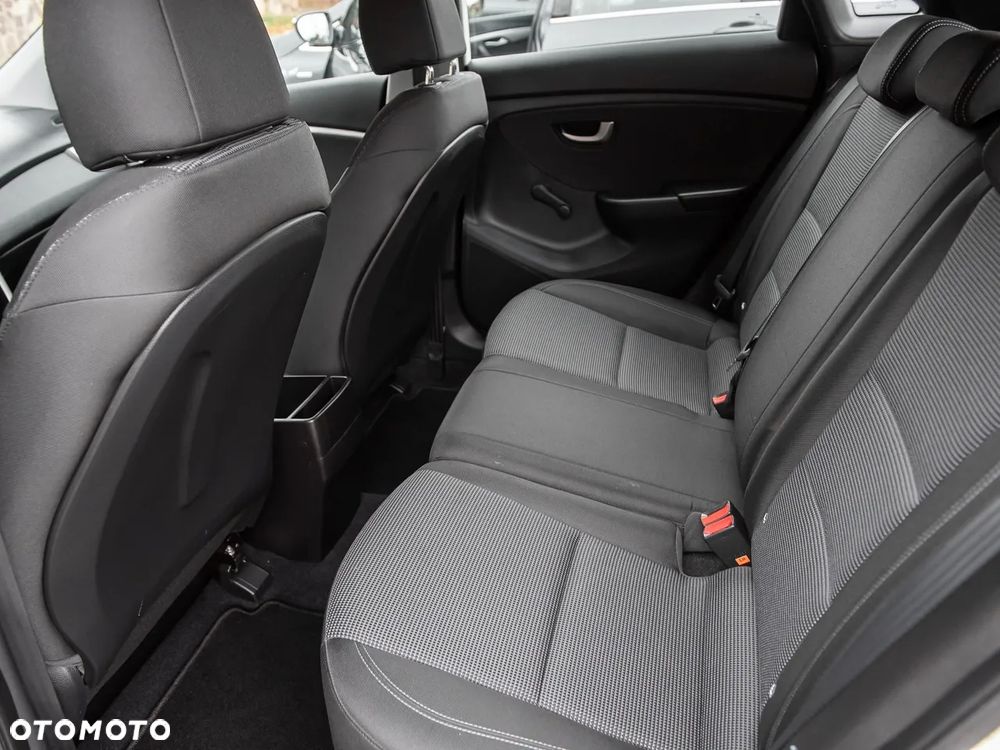 Hyundai i30 blue 1.6 CRDi Trend - 24
