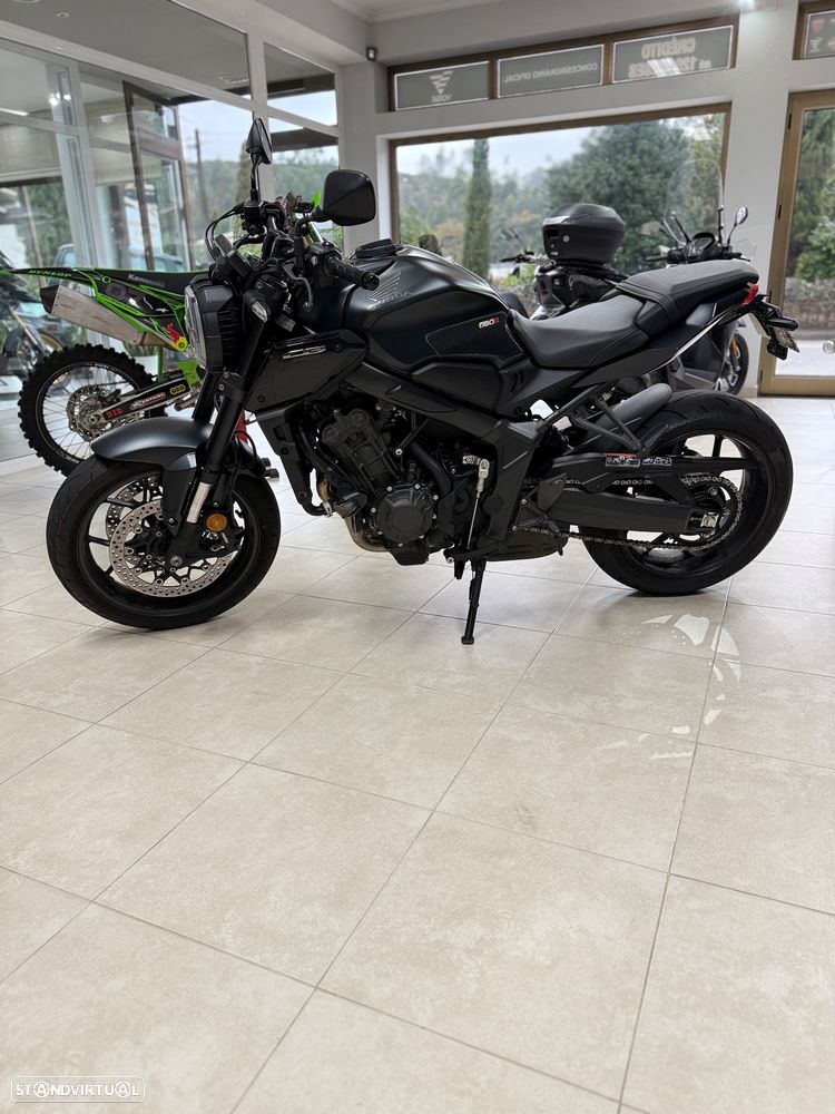 Honda CB 650 R Black Edition - 8