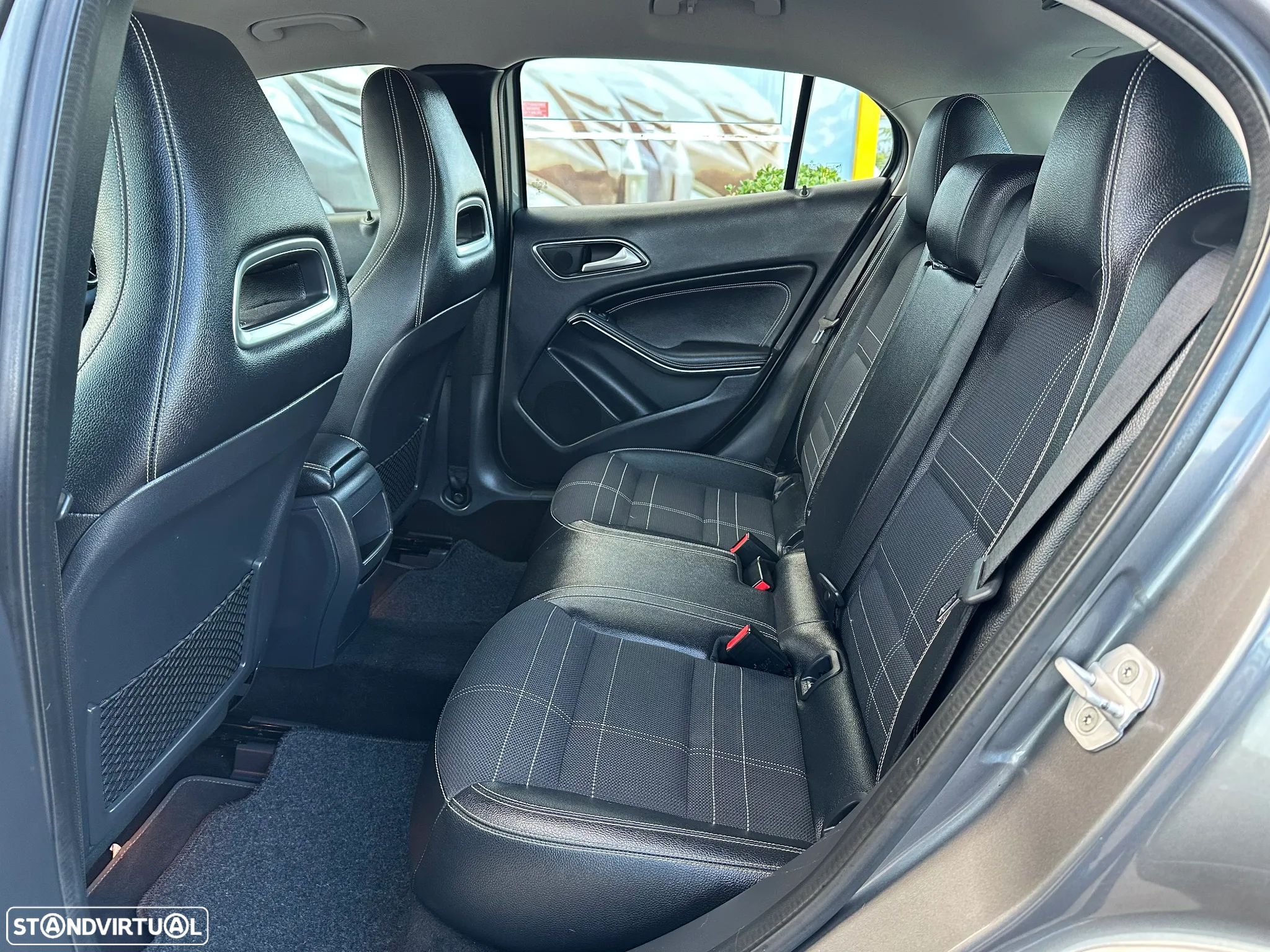 Mercedes-Benz GLA 180 d Urban - 37