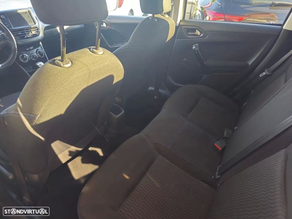 Peugeot 208 1.5 BlueHDi Signature - 11
