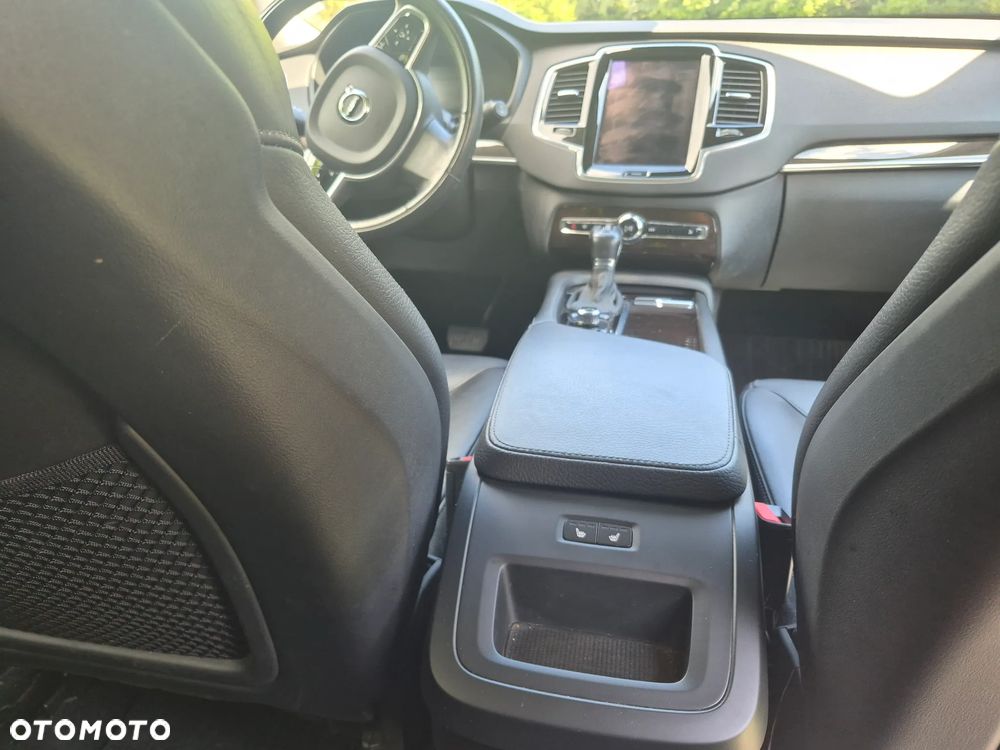 Volvo XC 90 D5 AWD Momentum - 11