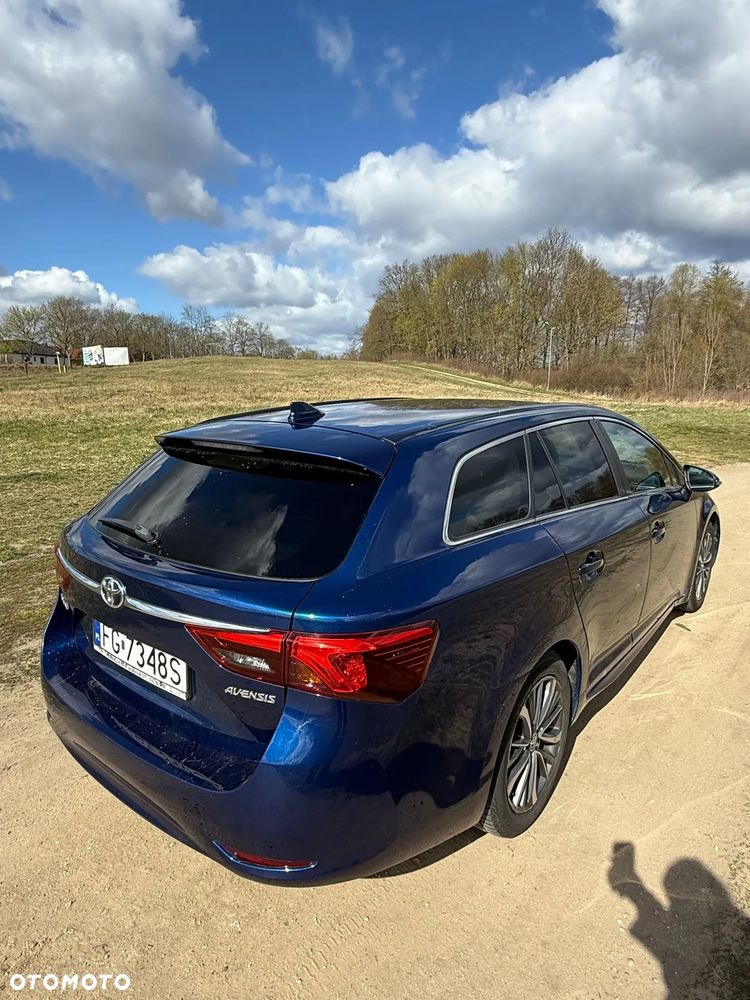 Toyota Avensis 2.0 D-4D Premium - 2