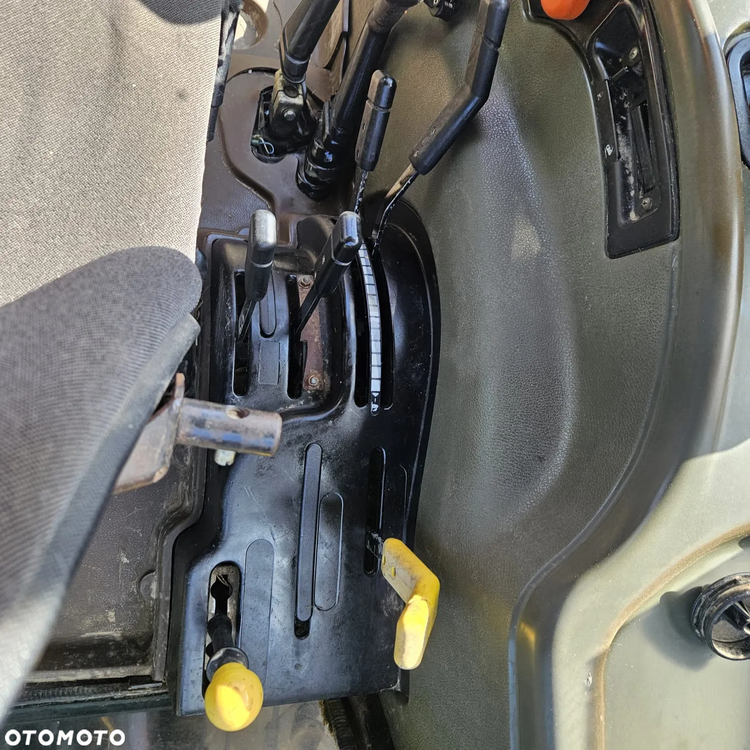 New Holland L75 - 11