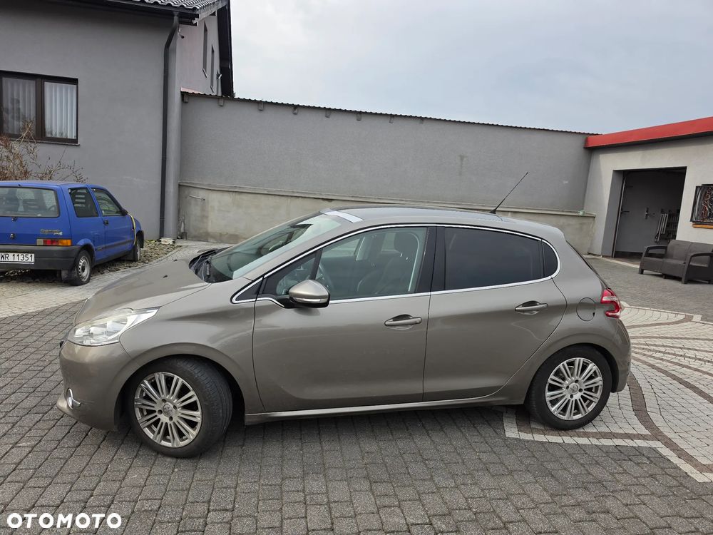 Peugeot 208 120 VTI Allure - 22
