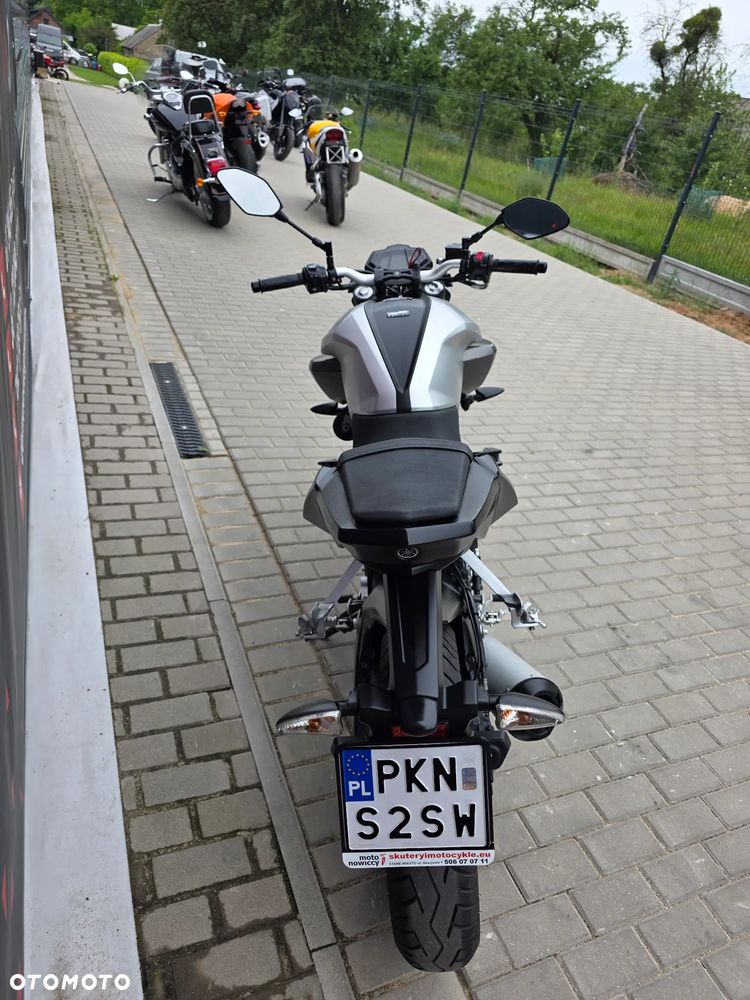 Yamaha MT - 27