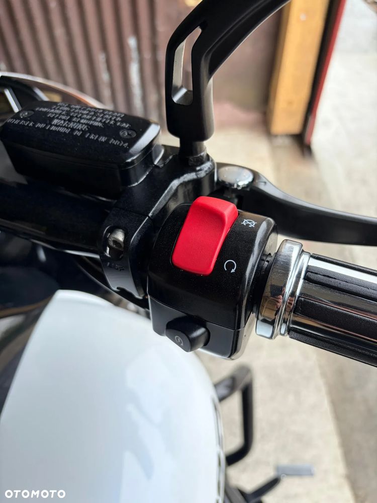 Suzuki Intruder - 24