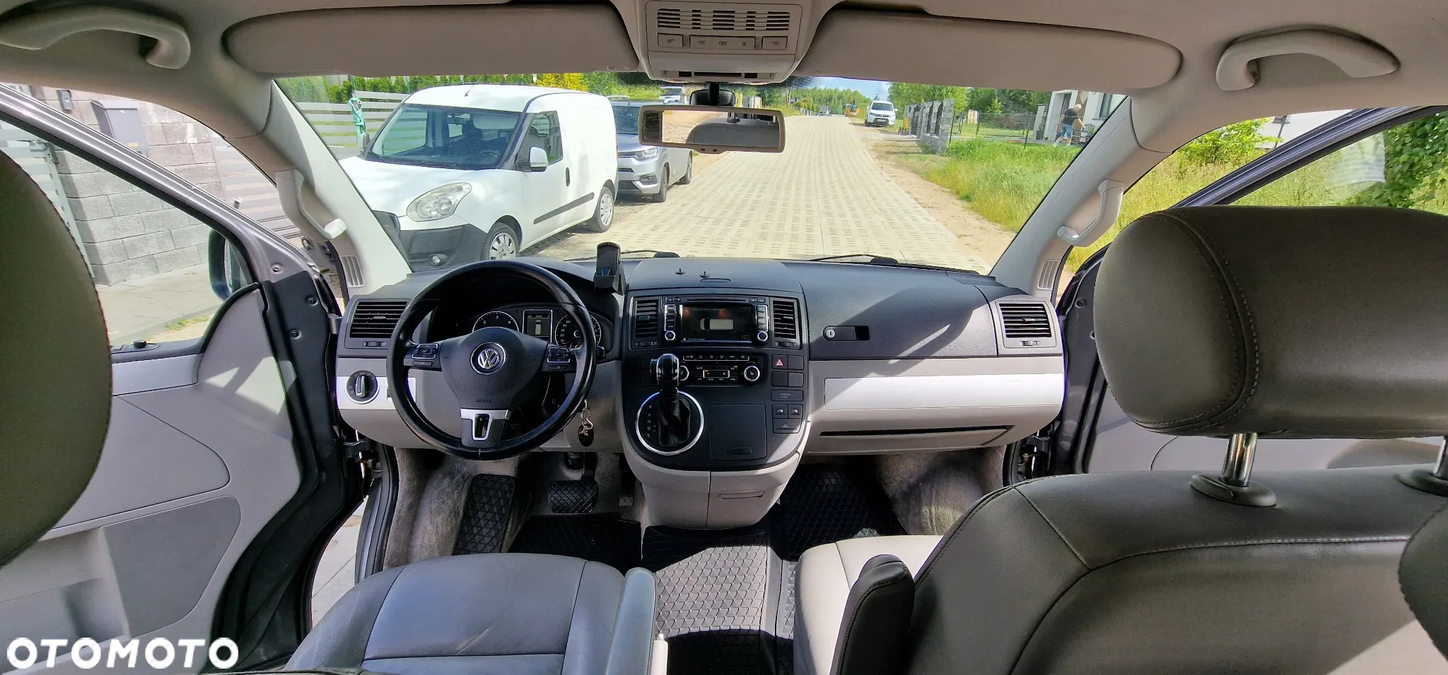 Volkswagen Multivan - 12