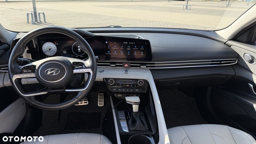 Hyundai Elantra 1.6 Executive CVT - 14