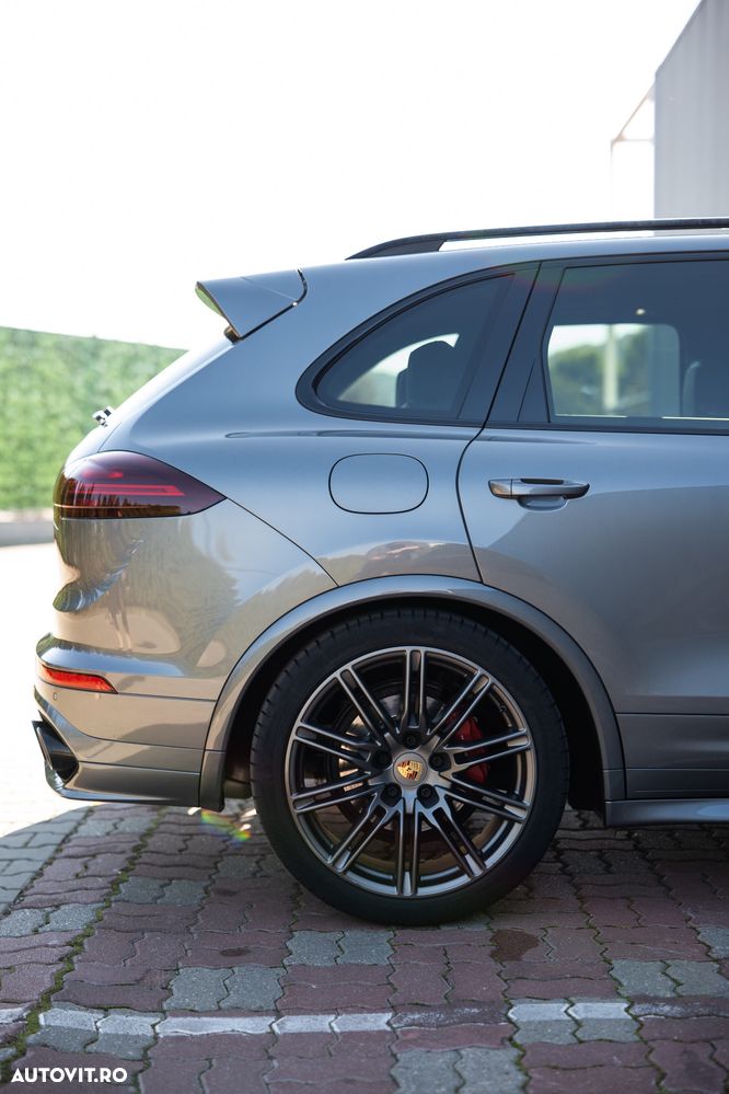 Porsche Cayenne 3.0 L - 9