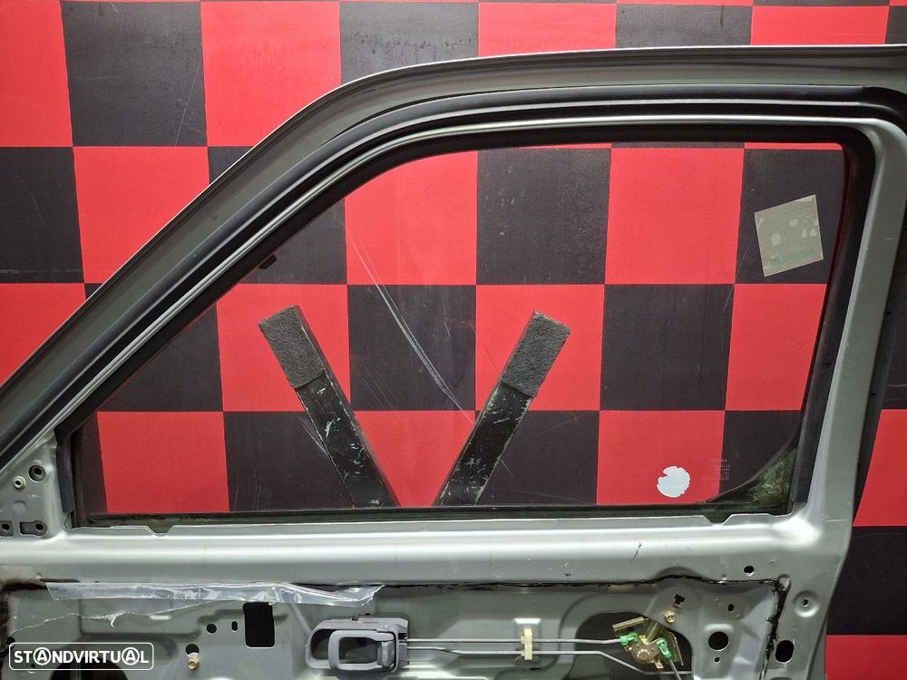 Vidro Porta Frente Direita  Nissan Pick Up (D22) - 1