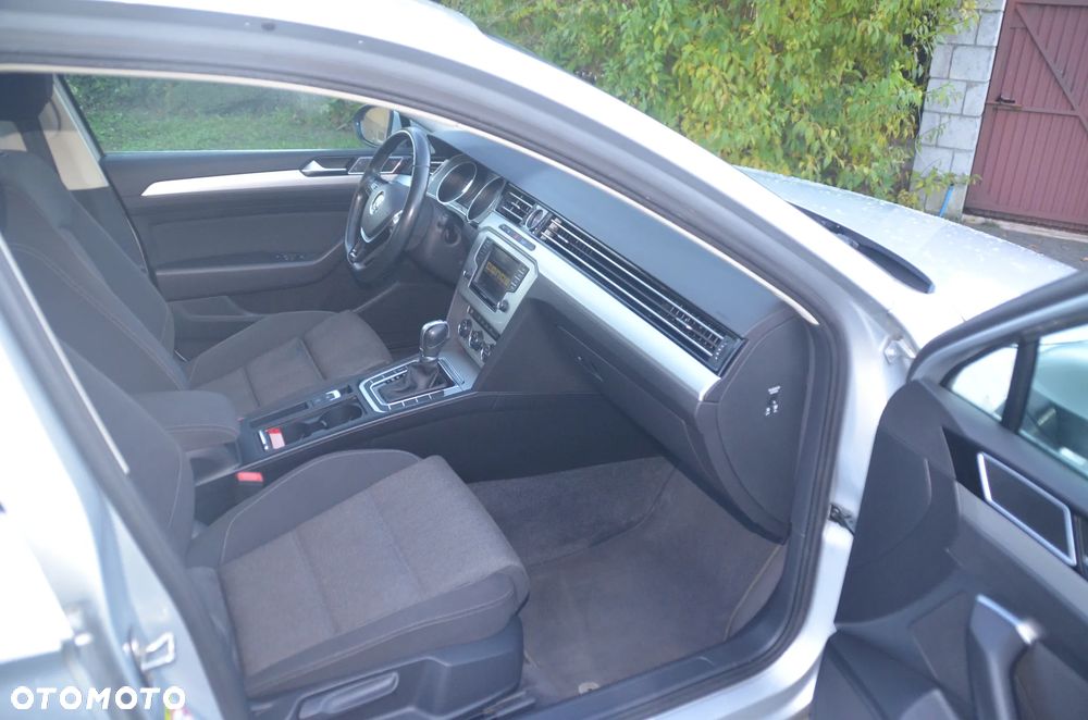 Volkswagen Passat 1.6 TDI SCR DSG Business - 9