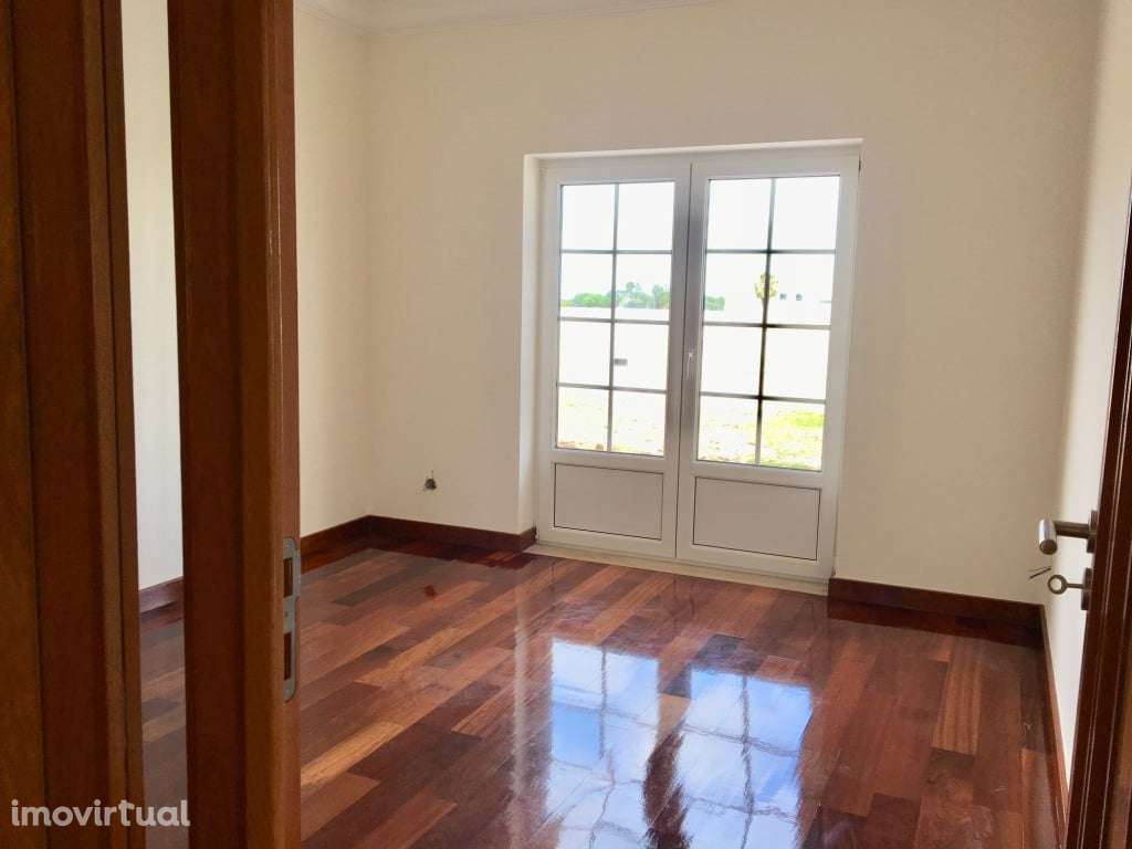 Moradia T4 com garagem junto golf e casino, no Estoril - Grande imagem: 4/7