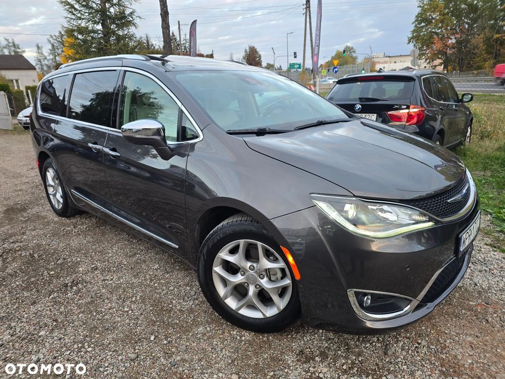 Chrysler Pacifica - 11