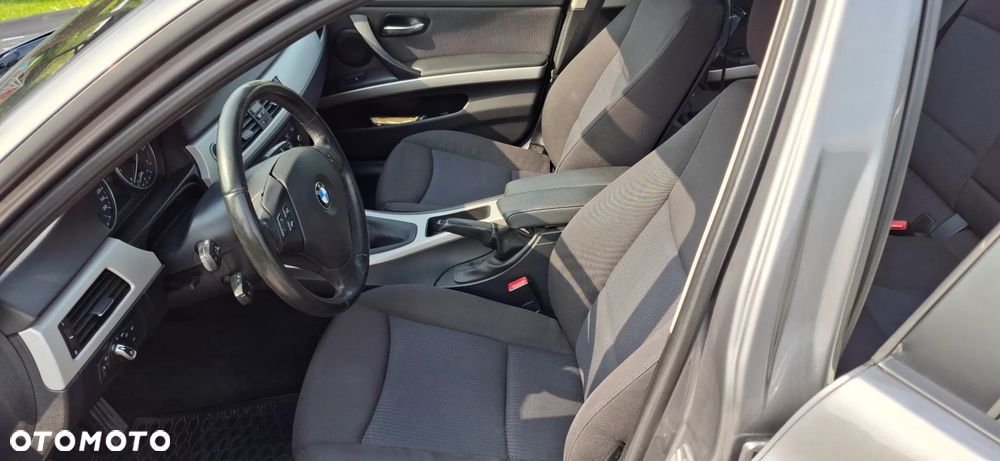BMW Seria 3 318i - 8