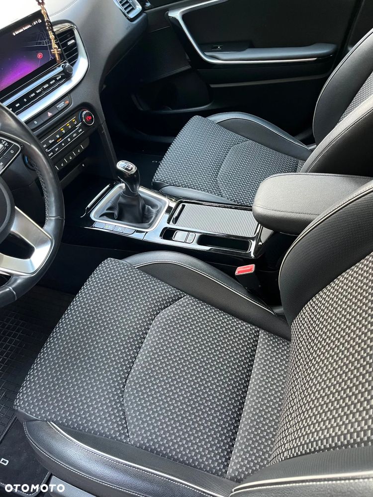 Kia XCeed 1.4 T-GDI L Business Line - 16