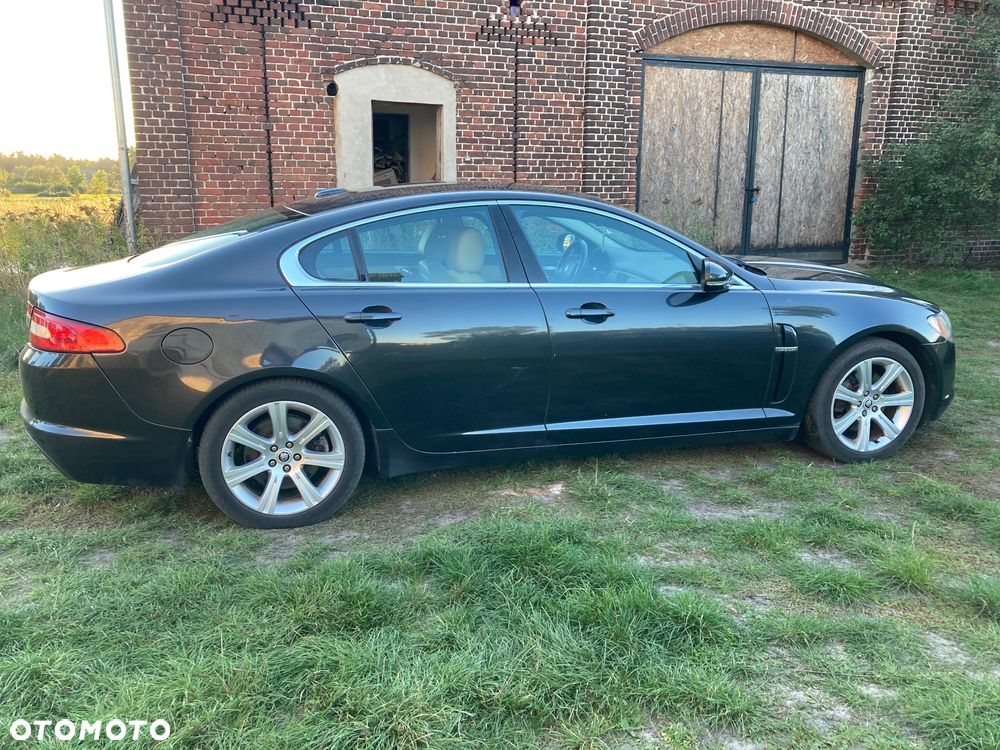 Jaguar XF 3.0 V6 D Luxury - 2