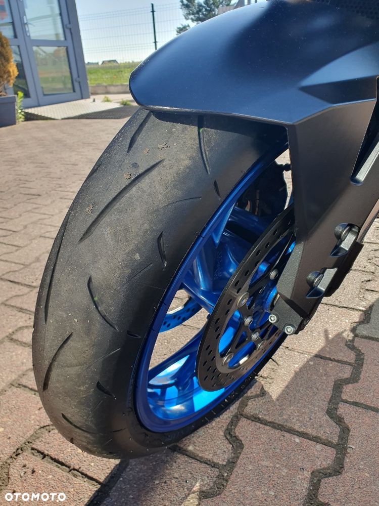 Suzuki GSX - 3