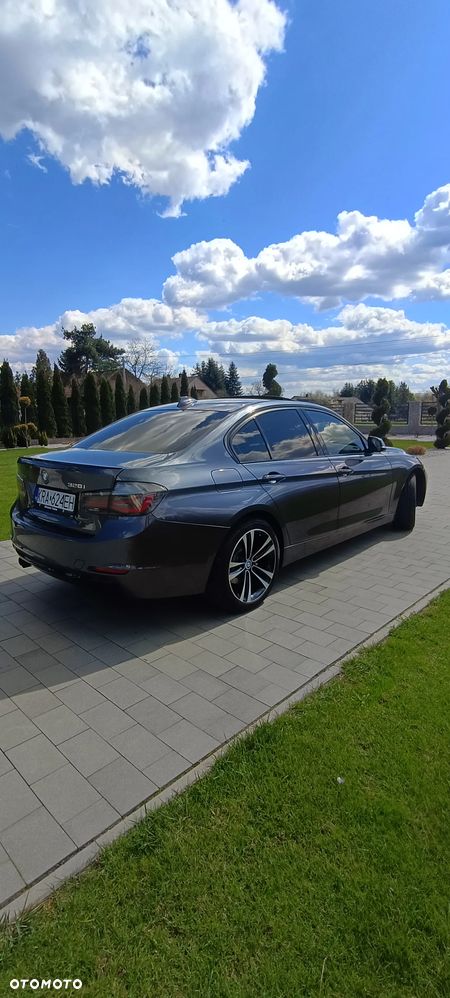 BMW Seria 3 328i Sport Line - 11