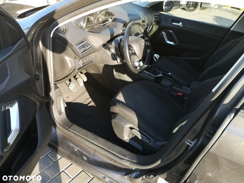 Peugeot 308 2019 photo 5