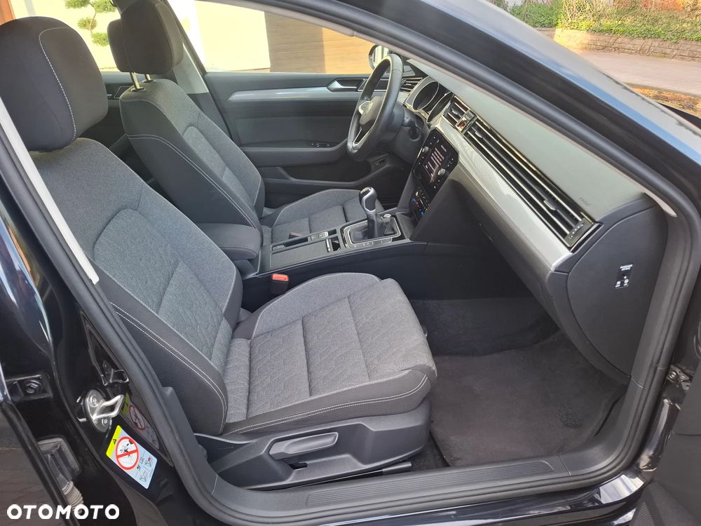 Volkswagen Passat 2.0 TDI SCR Elegance - 17