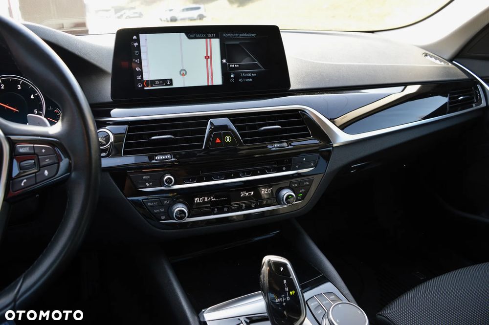 BMW Seria 5 520d xDrive Luxury Line sport - 13