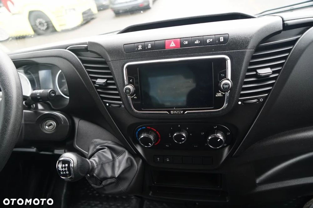 Iveco DAILY 35-160 / KONTENER 4,3 M / WINDA DHOLLANDIA  / BLIŹNIAK   DMC: 3500 KG /  2021 - 30