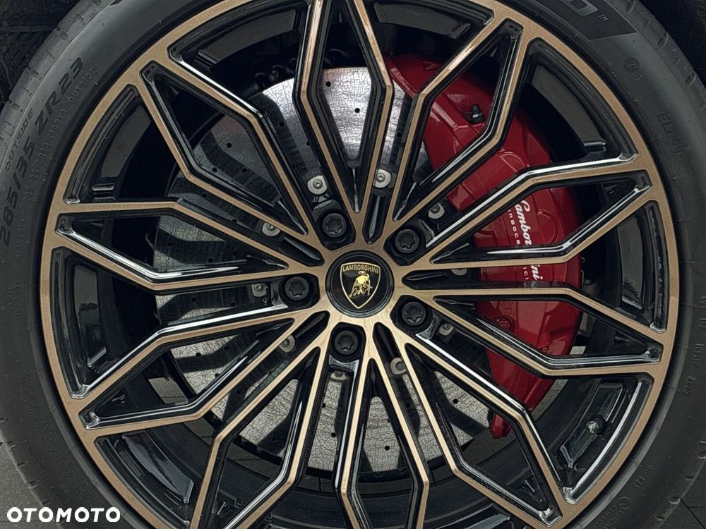 Lamborghini Urus - 18