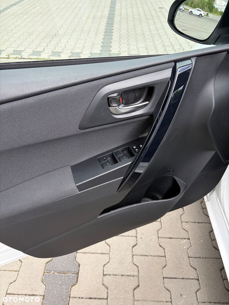 Toyota Auris 1.6 Premium + MM - 17