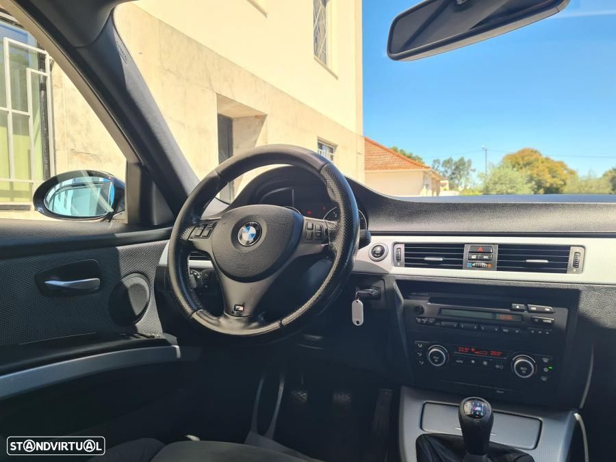 BMW 320 d Dynamic - 14