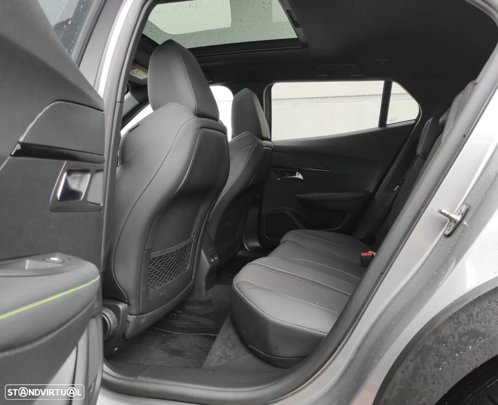 Peugeot e-2008 GT - 28