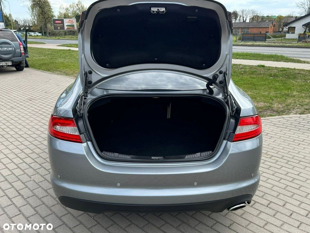 Jaguar XF 2.2 D Luxury - 27