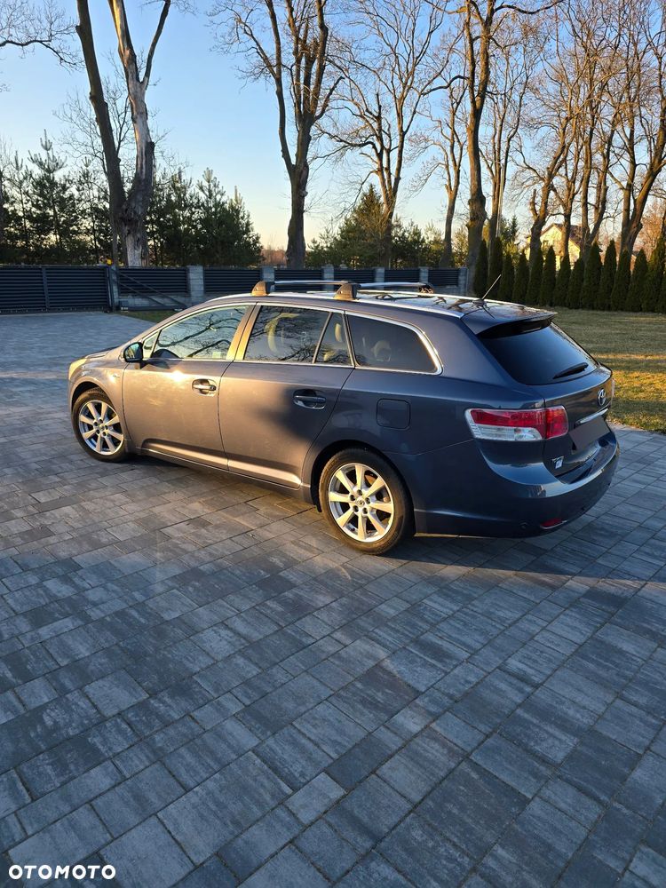 Toyota Avensis 2.2 D-4D Prestige NAVI - 1