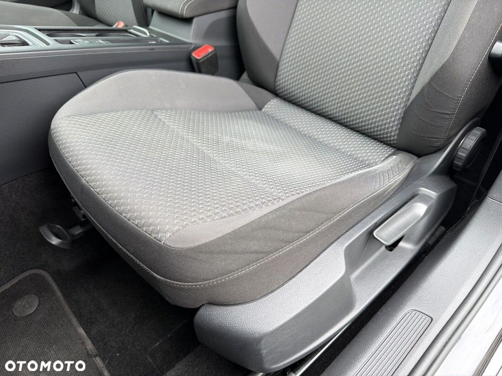 Volkswagen Passat - 30