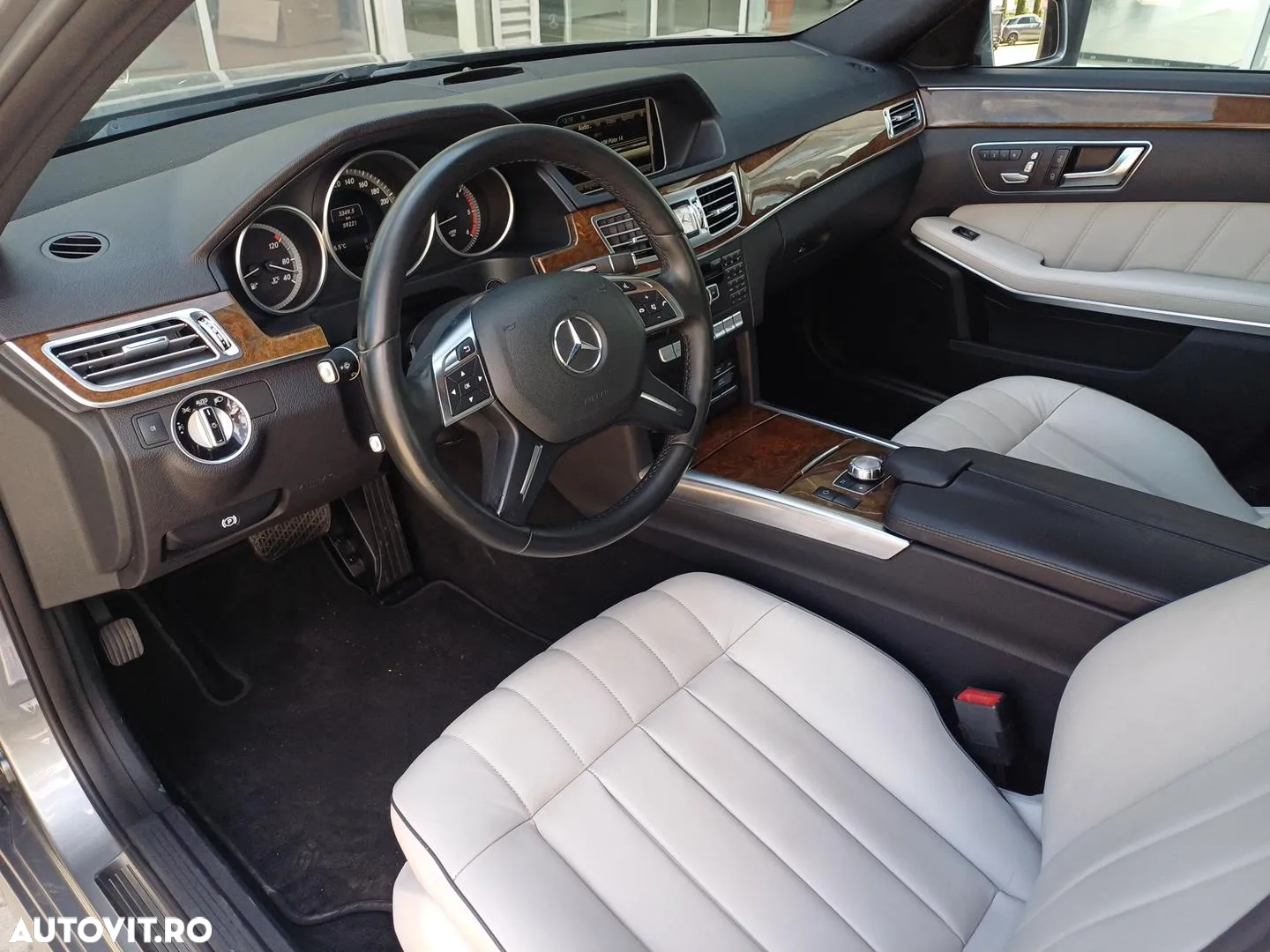 Mercedes-Benz E 250 BlueTEC 4Matic 7G-TRONIC Elegance - 11