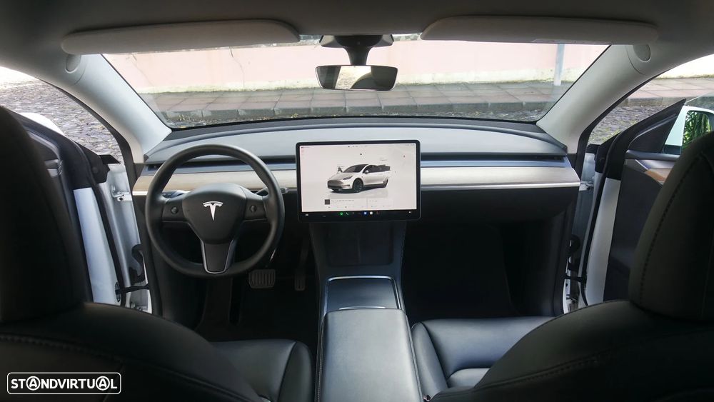 Tesla Model Y Long Range Dual Motor AWD - 31