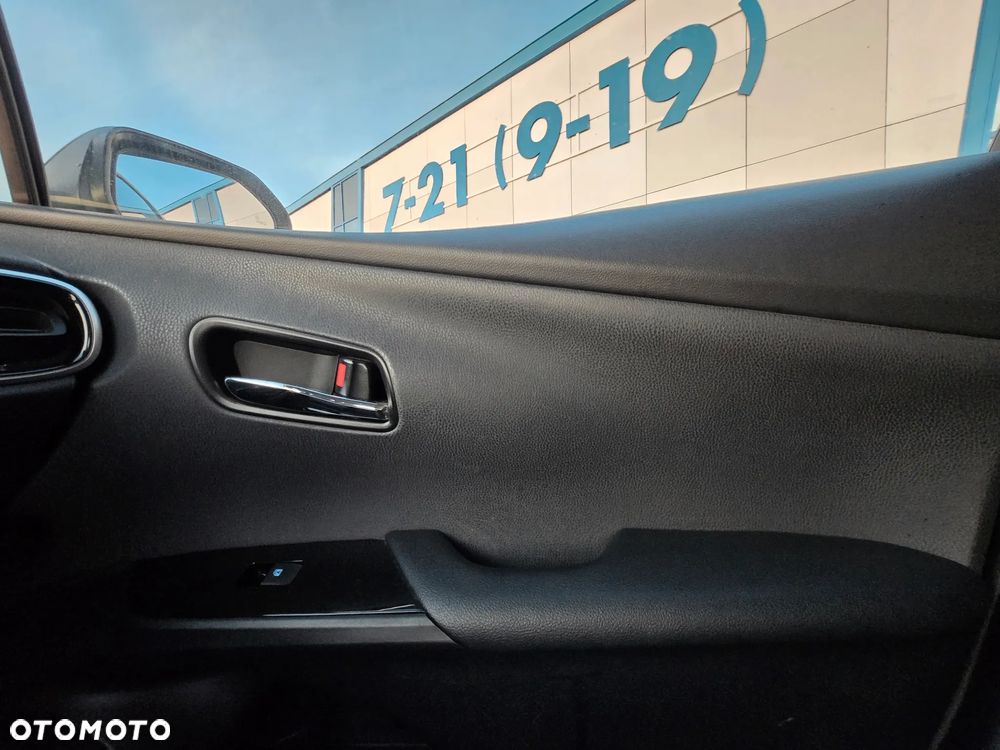 Toyota Prius - 13