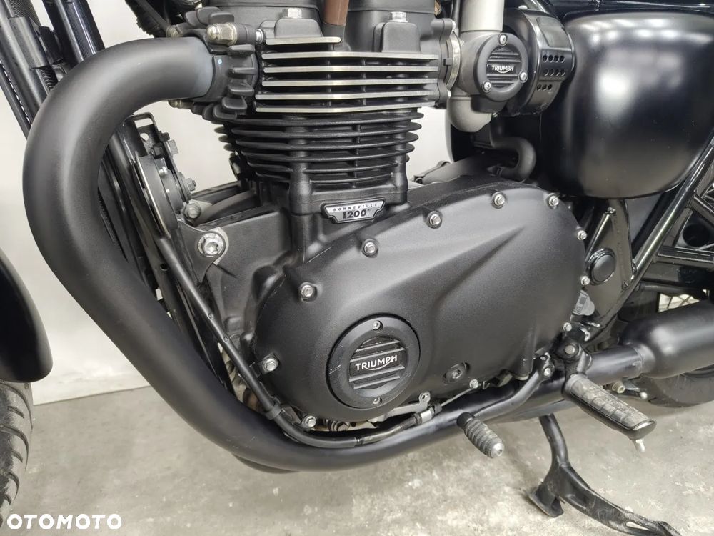 Triumph Bonneville - 21