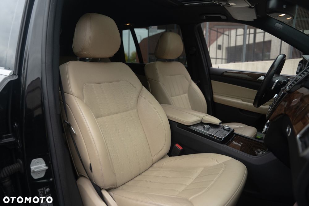 Mercedes-Benz GLS - 12