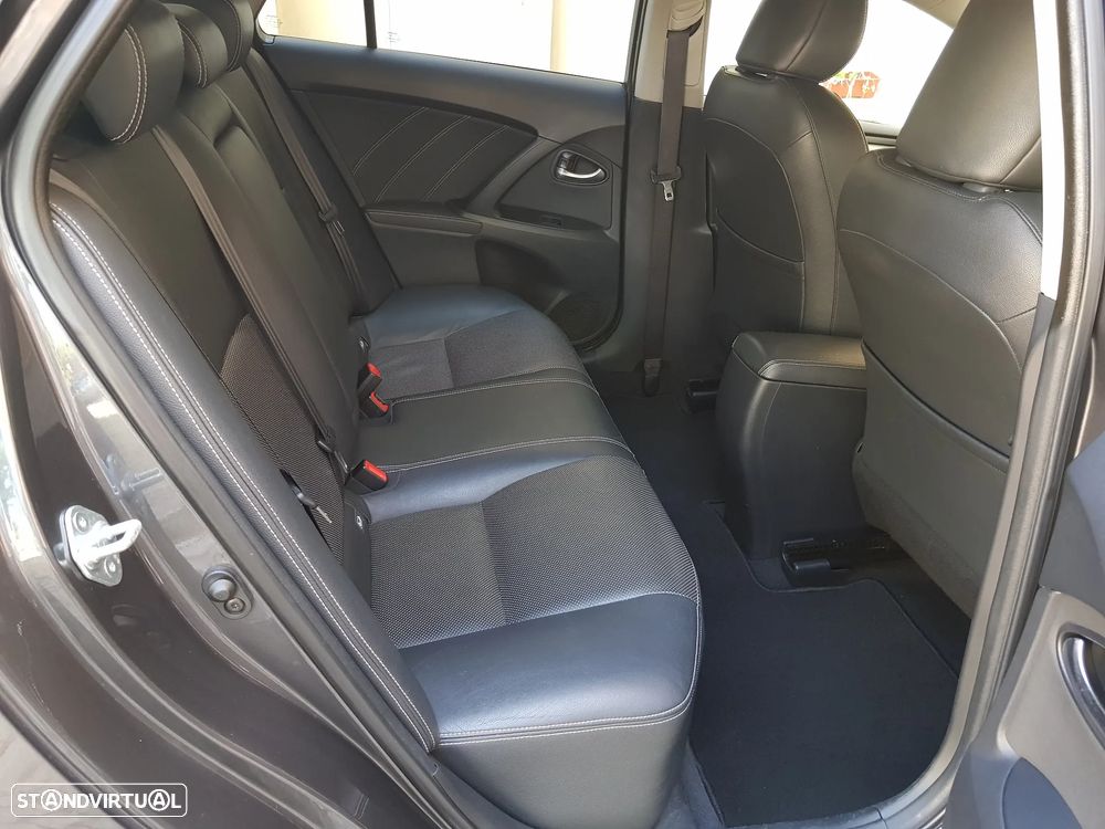 Toyota Avensis Touring Sports 2.0 D-4D Exclusive - 37