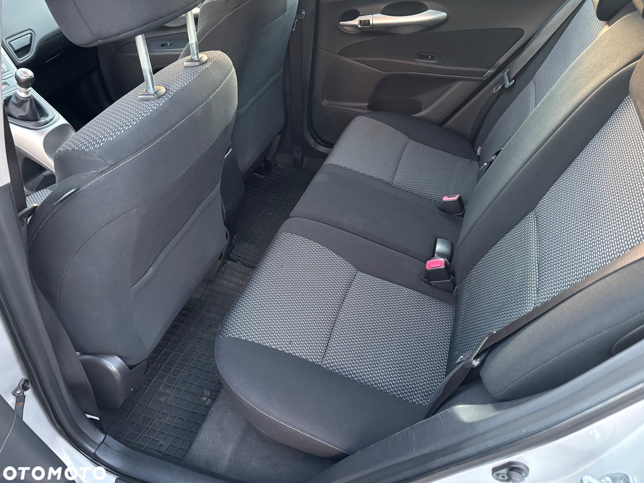 Toyota Auris 1.33 Dual-VVT-i - 15