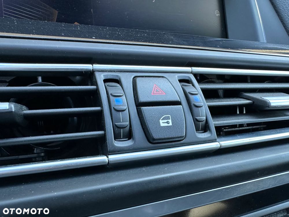 BMW Seria 5 530d xDrive Luxury Line - 31