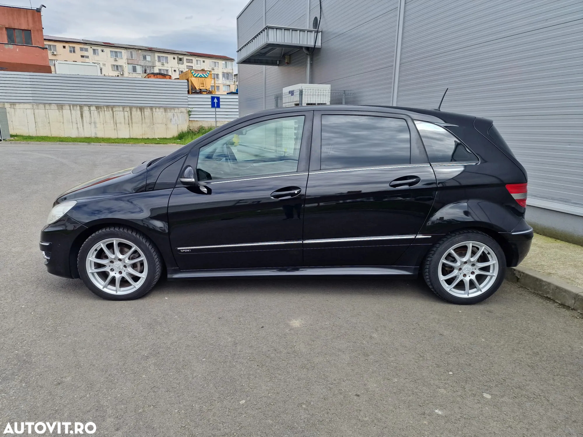 Mercedes-Benz B - 33