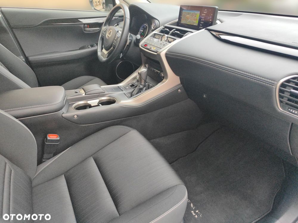 Lexus NX 300h Business Edition AWD - 13