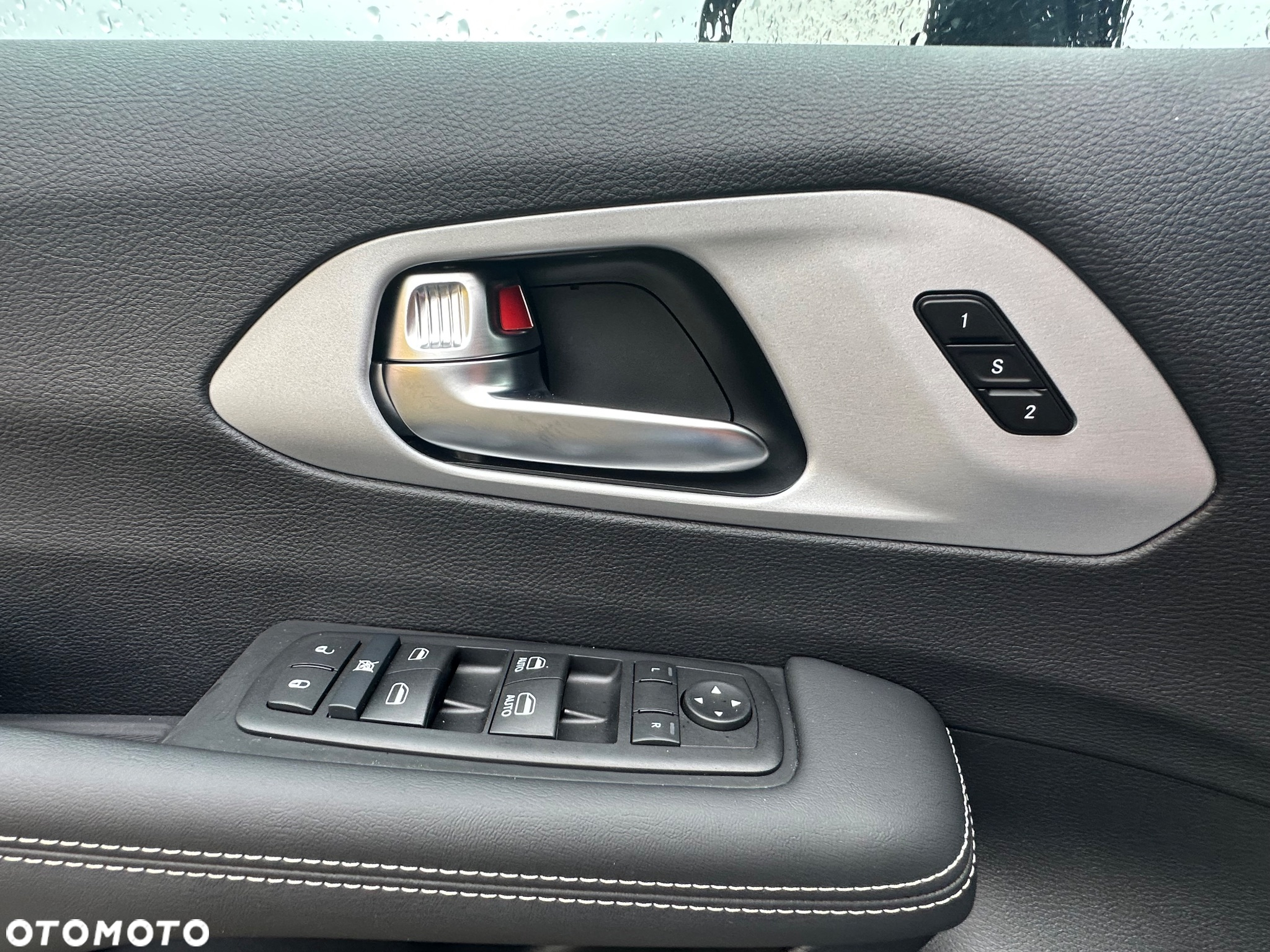 Chrysler Pacifica - 14