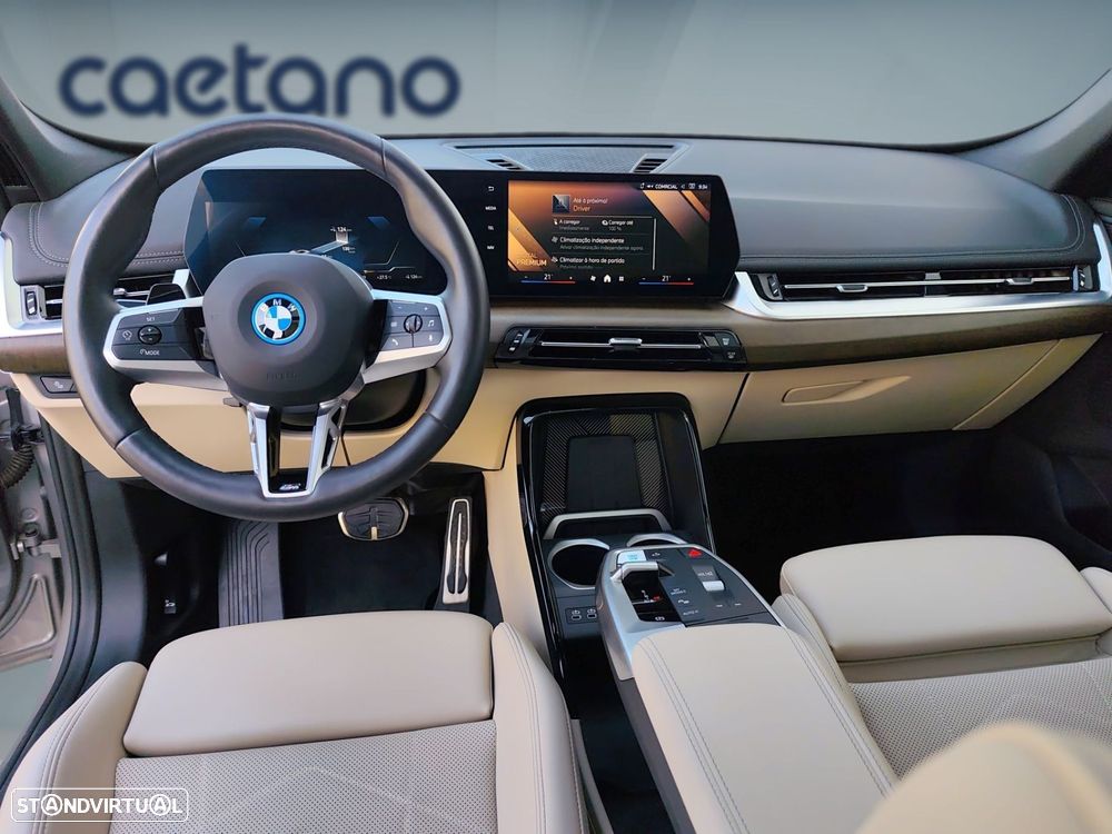 BMW iX1 eDrive20 Pack Desportivo M - 12