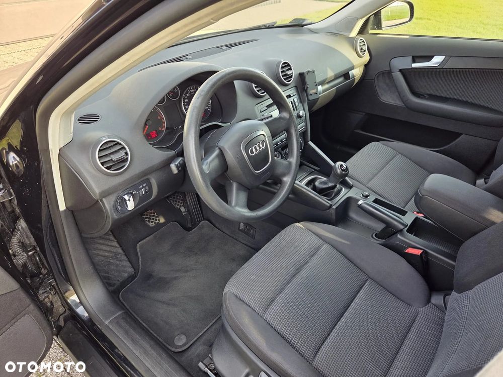 Audi A3 Sportback 1.9 TDI DPF Ambiente - 12