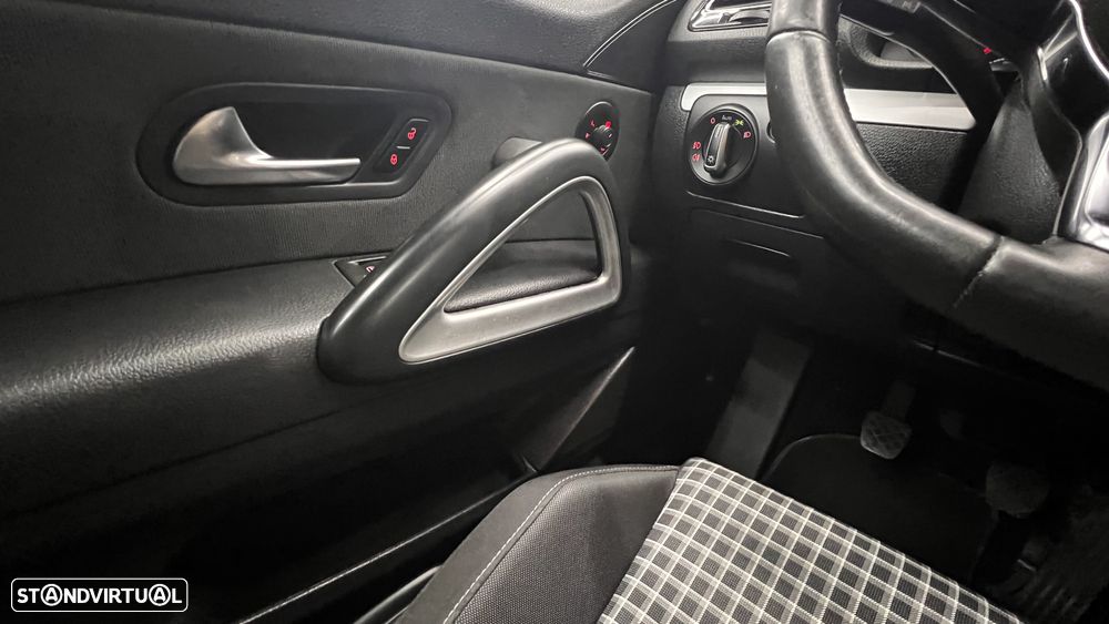 VW Scirocco 2.0 TDI Sport - 43