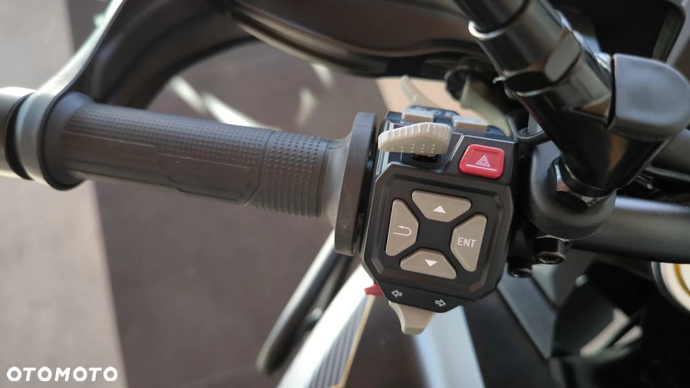 VOGE 900DSX - 13