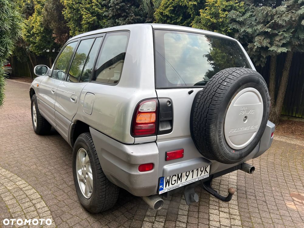 Toyota RAV4 2.0 - 6