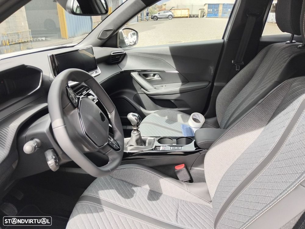 Peugeot 2008 1.2 PureTech Allure - 12